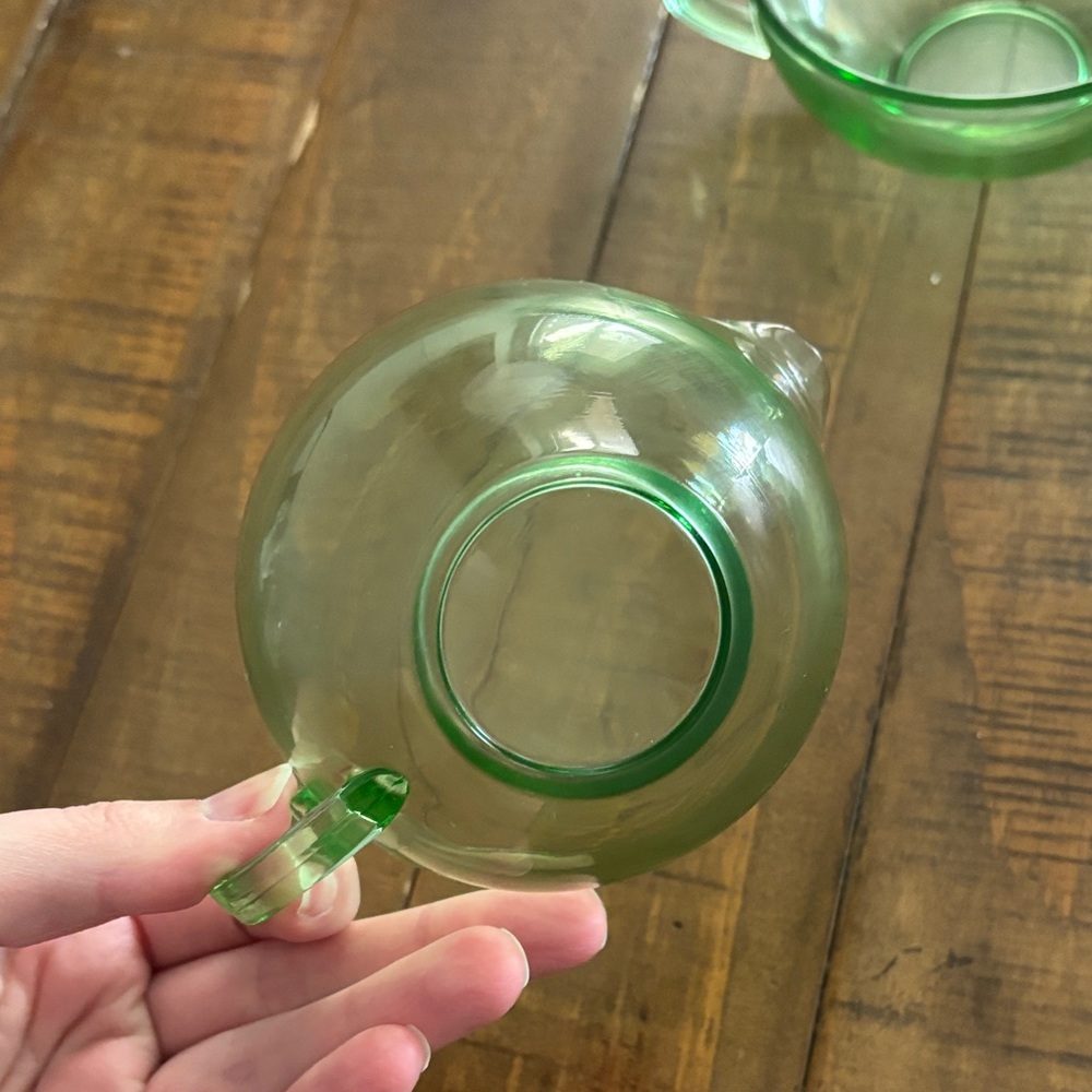 Vintage Green Depression Glass Creamer and Sugar Bowl Set - Picture 4 of 9